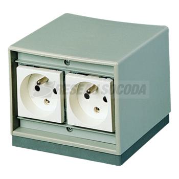  BORNE EQUIPEE STANDARD 4 PRISE 